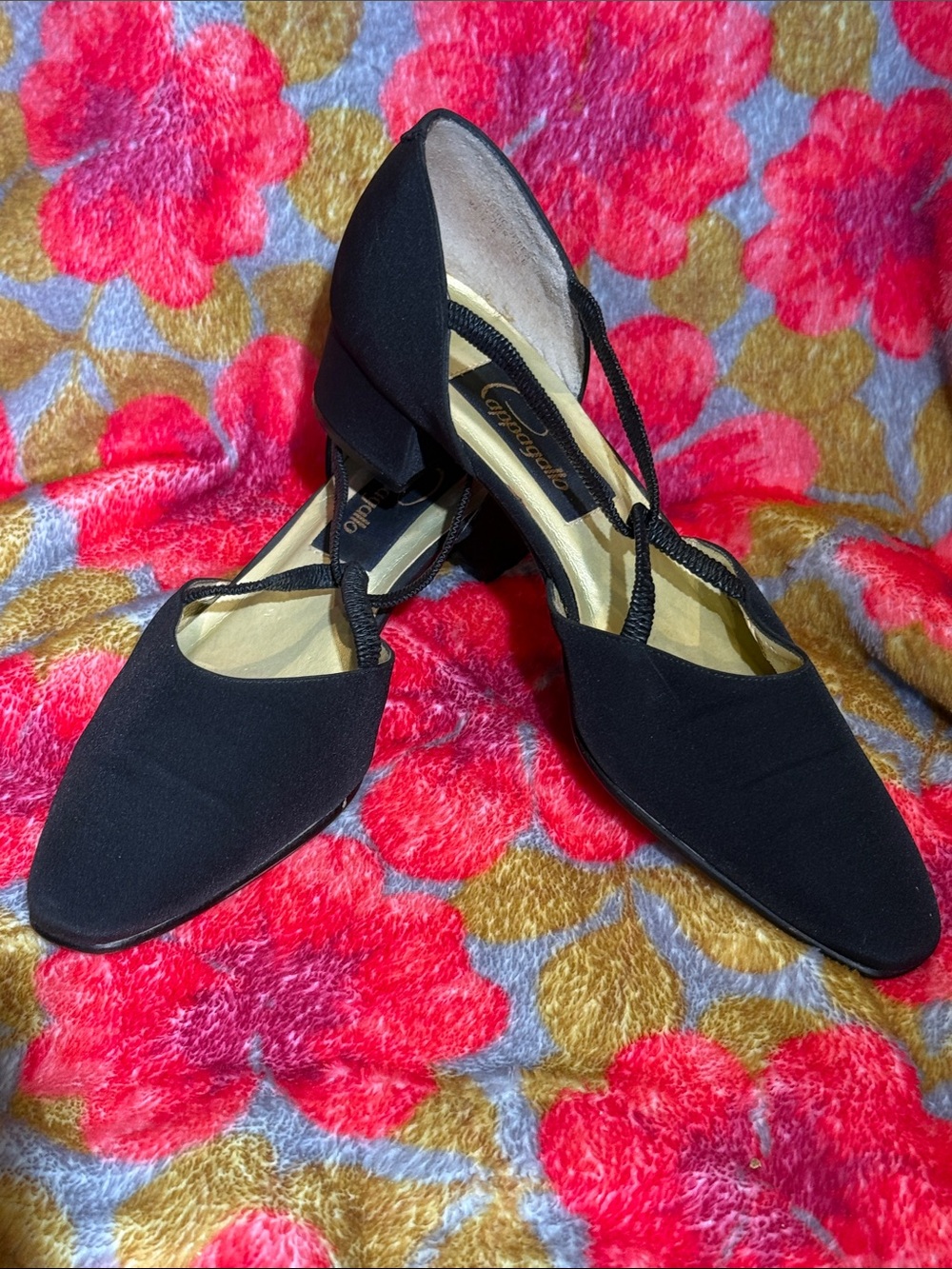 Pappagallo Black Rounded Point Toe Low Heel Pumps with Cross Straps